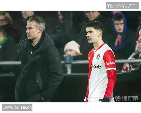 范佩西以教练身份为儿子首秀做决定表达期待与责任感