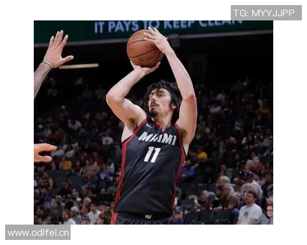 哈克斯表现出色14投7中贡献17分4篮板3助攻1盖帽助球队取得胜利